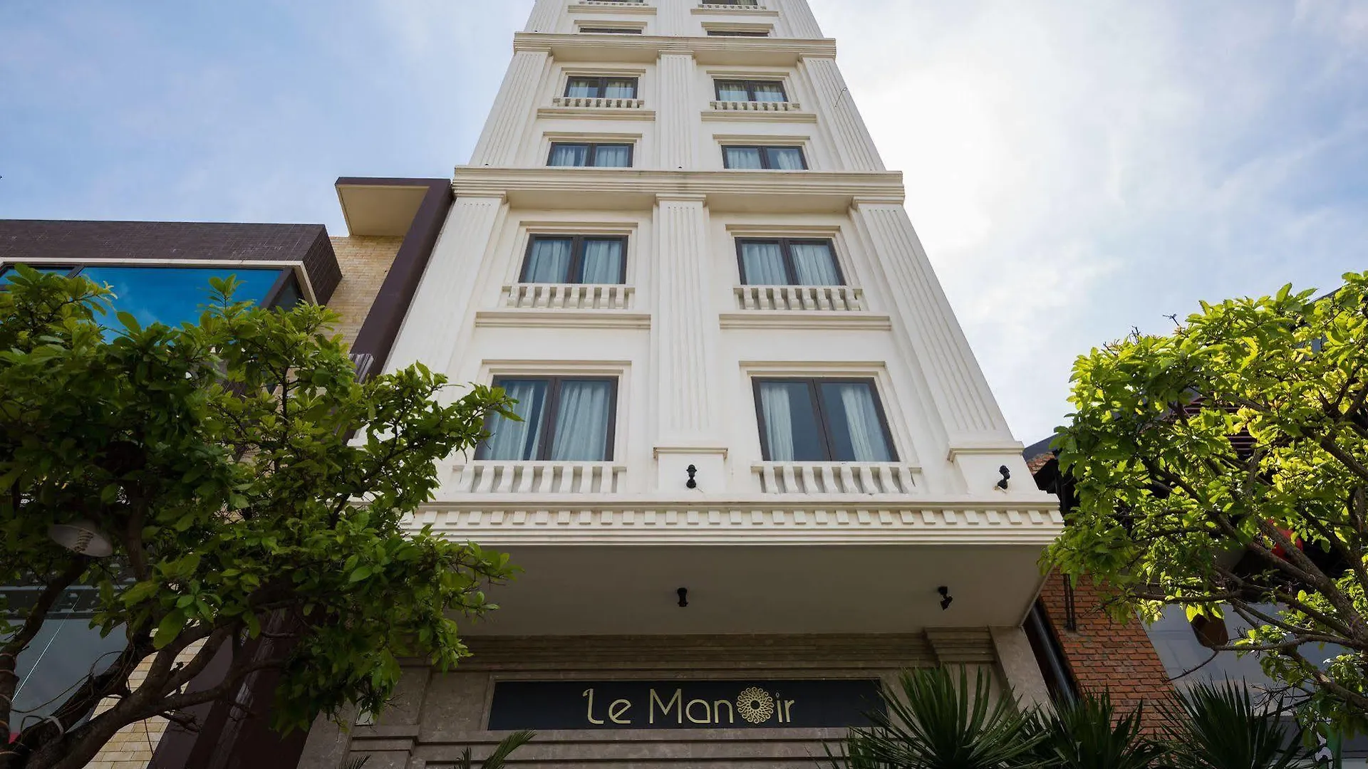 Le Manoir Hotel