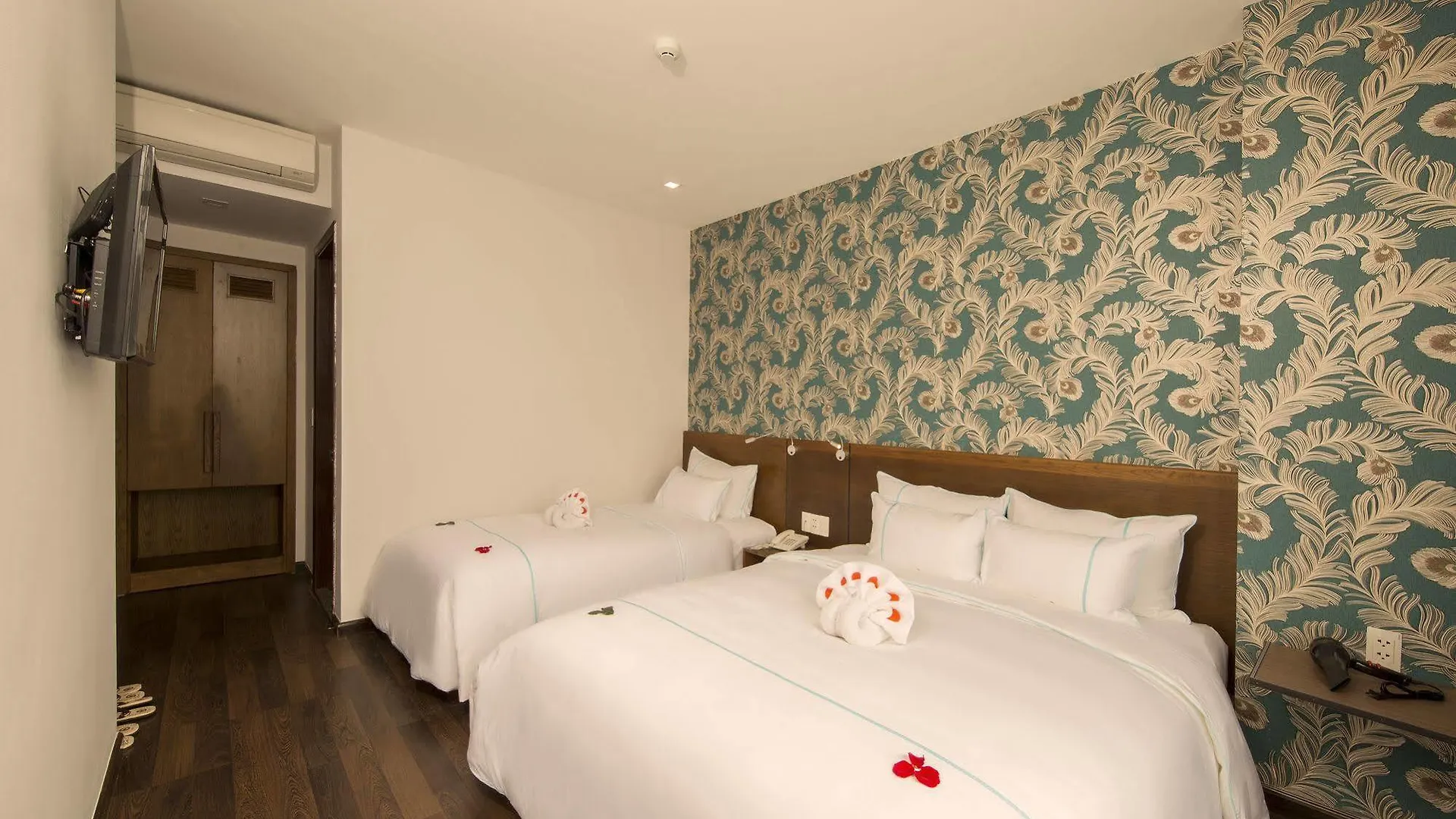 Le Manoir Hotel