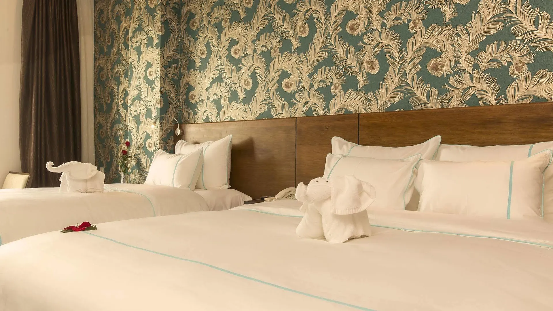 Le Manoir Hotel